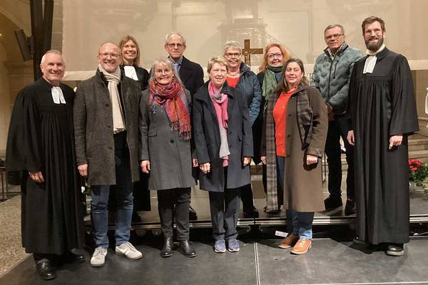 Bild mit Kirchenältesten, die verabschiedet wurden